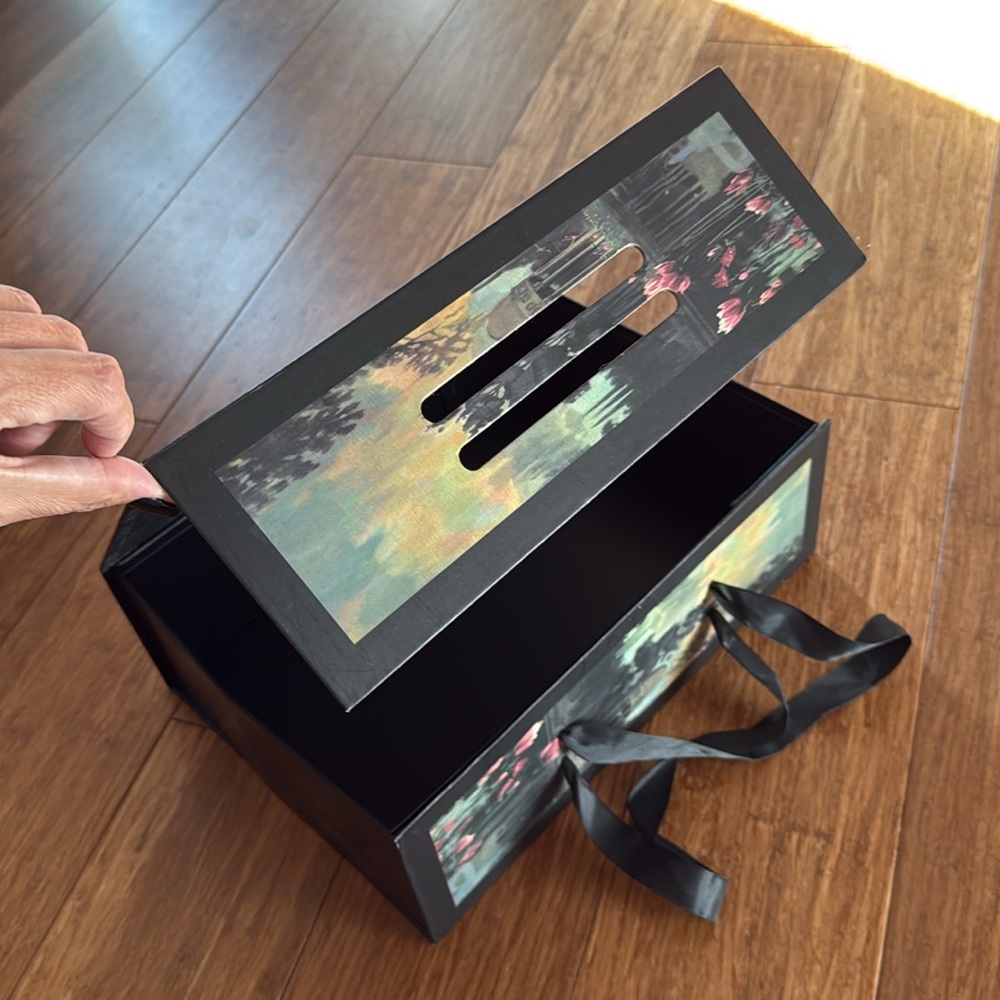 Gucci Carry-Shoe Box - Picture 2 of 6